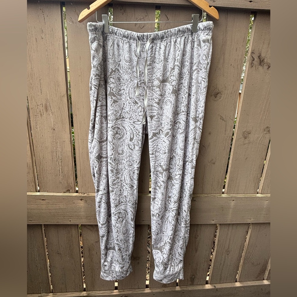 Tahari Light Gray Paisley Pajama Pants